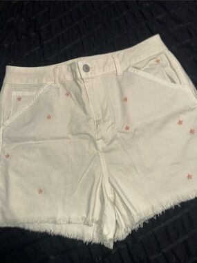 American Eagle light tan Shorts with Peach Embroidery sz 10 NWOT 90's boyfriend